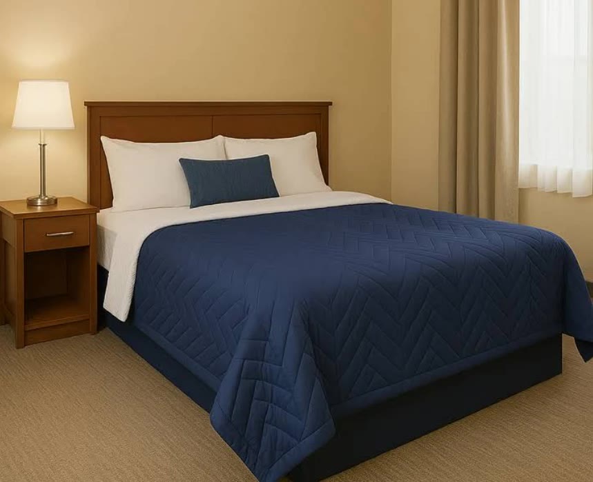 Large room at Oshawa Inn